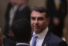 Convenção do PL se aproxima e definição sobre vice de Flávio Bolsonaro segue indefinida