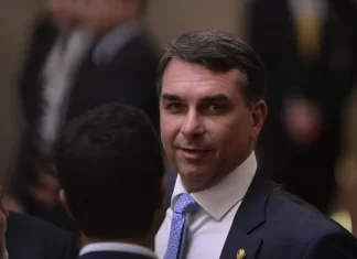 Convenção do PL se aproxima e definição sobre vice de Flávio Bolsonaro segue indefinida