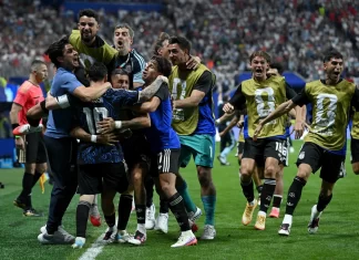Argentina vence Inglaterra de virada e garante vaga na final da Copa do Mundo