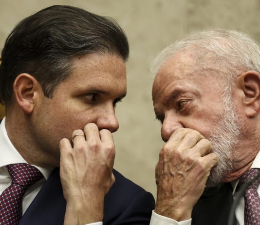 Lula amplia articulação com Centrão e enfraquece espaço de Flávio Bolsonaro
