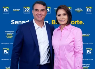 Michelle amplia participação e passa a ser aposta de Flávio na campanha presidencial
