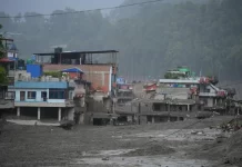 Enxurrada de lama deixa mortos e centenas de desaparecidos no Nepal e Tibete