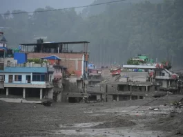 Enxurrada de lama deixa mortos e centenas de desaparecidos no Nepal e Tibete