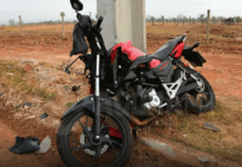 Motociclista fica em estado gravíssimo após bater contra poste em MT