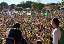 Nikolas Ferreira reúne multidão em ato e critica Davi Alcolumbre no Amapá
