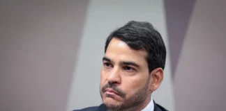 AGU manterá recurso no STF mesmo após Dino reintegrar Andrei Rodrigues