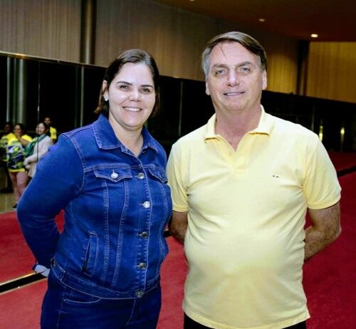 Justiça Eleitoral manda retirar ou adequar materiais de campanha com imagem de Bolsonaro
