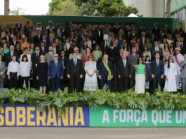 Lula participa do desfile de 7 de Setembro ao lado de chefes dos Três Poderes