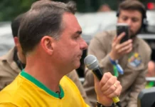 Flávio Bolsonaro tem mobilização abaixo do esperado em ato na Avenida Paulista