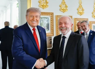Após conversa com Lula, Trump orienta equipe a buscar acordo sobre tarifas