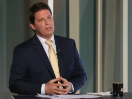 PF cumpre mandados contra Mario Frias e produtora de filme sobre Bolsonaro