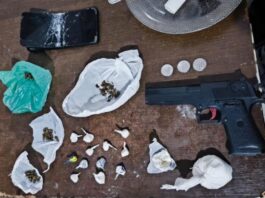 Polícia Militar prende homem com drogas e simulacro de pistola em Alto Garças