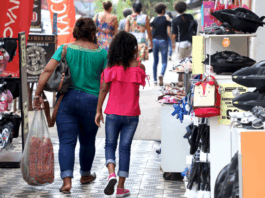 Procon orienta consumidores sobre contratação de festas e compra de presentes no Dia das Crianças