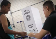 Brasileiros vão às urnas nos Estados Unidos sob apreensão com operações de imigração