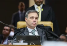 TSE determina remoção de posts que associam Flávio Bolsonaro a retirada do título de Nossa Senhora