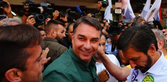 Cúpula do Centrão aposta em vitória de Flávio Bolsonaro e amplia apoio à candidatura