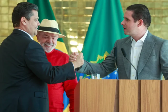 os-presidentes-luiz-inacio-lula-da-silva-da-republica-davi-alcolumbre-do-senado-e-hugo-motta-da-camara-dos-deputados-fazem-declaracao-no-palacio-da-alvorada-metropoles-8-scaled