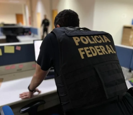 Polícia Federal consulta Argentina sobre possível viagem de Flávio Bolsonaro ao exterior