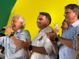 Ronaldo Caiado anuncia apoio a Flávio Bolsonaro no 2º turno